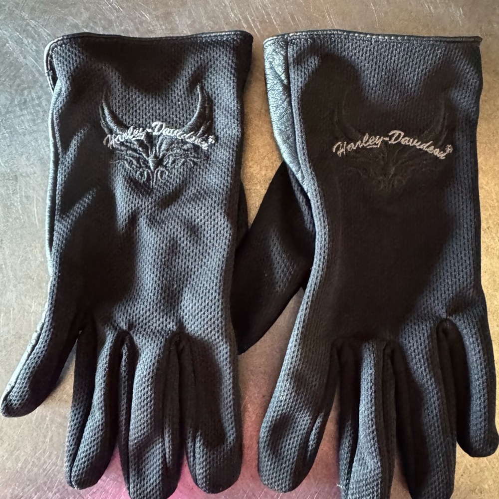 2 pair of Harley-Davidson women’s riding gloves